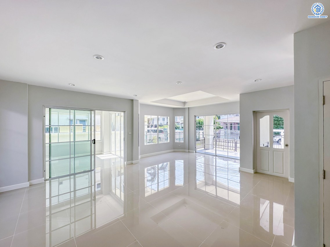 บ้านมือสองตกแต่งใหม่ โครงการ ชัยพฤกษ์ บางบัวทอง บ้านเดี่ยวจากแบรนด์ LH เนื้อที่ 83.2 ตร.ว. ฟังก์ชัน 3 ห้องนอน 3 ห้องน้ำ 1 ห้องอเนกประสงค์ จอดรถได้ 2 คัน พร้อม Facilities ครบครัน บนทำเลเดินทางสะดวก ติดถนนบางกรวย-ไทรน้อย ใกล้เซ็นทรัลเวสต์เกต และรถไฟฟ้าสายสีม่วง "สถานีบางพลู"